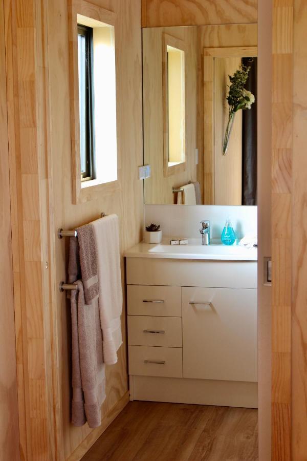 Luxury Container Cabin Masterton Exterior photo